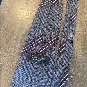 Dior Men's Elegant Gray and Red Patterned Tie